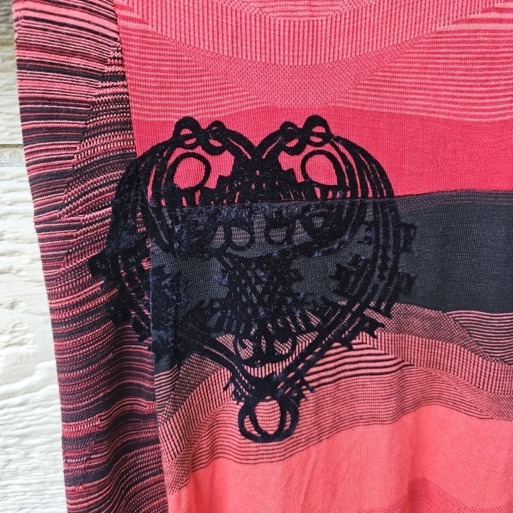 Desigual red and black bodycon half-sleeve dress with heart applique medium - Picture 2 of 8